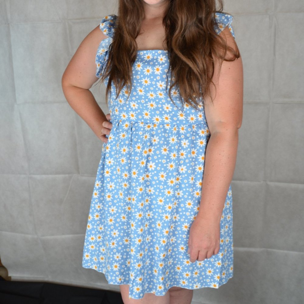 Daisy Print Square Neck Ruffle Shoulder Dress